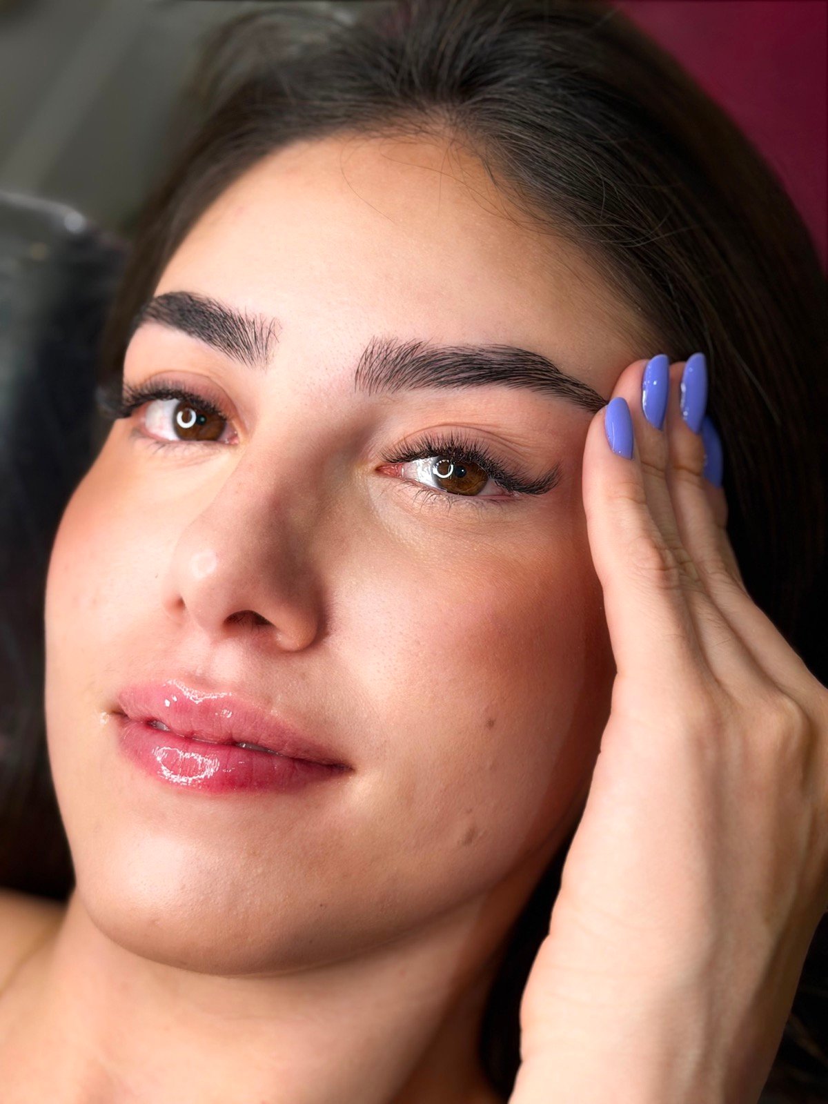 Extensão de cílios com volume e efeito natural