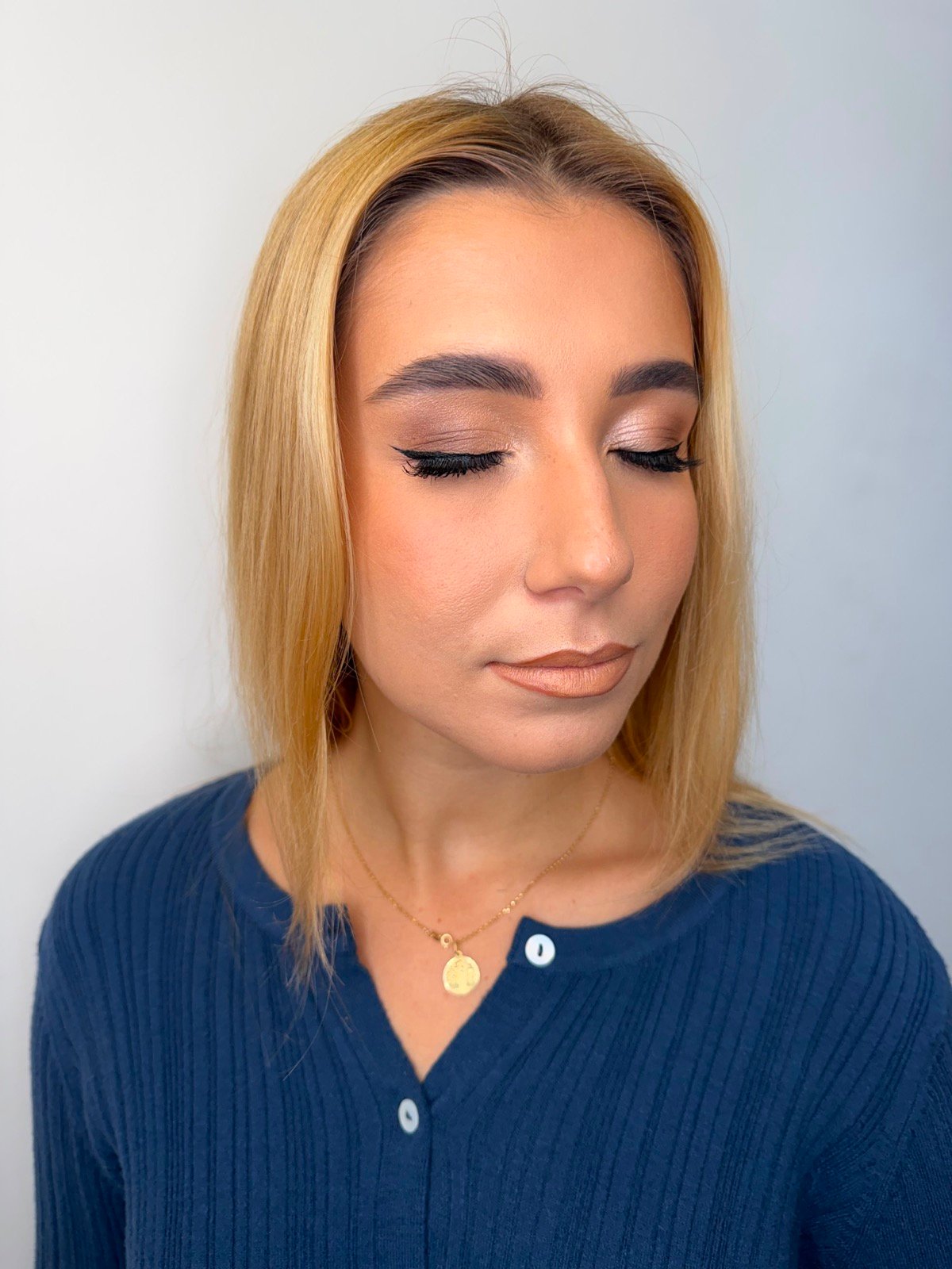 Maquiagem social com acabamento natural